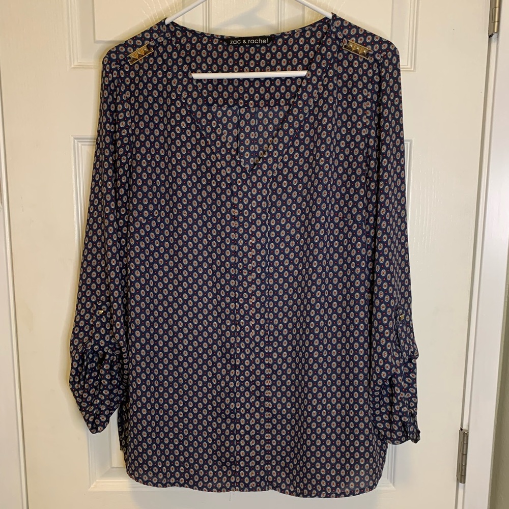 Flowy Blouse w Shoulder Stud Detail